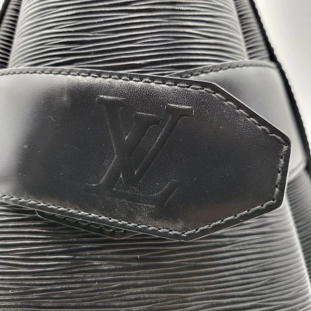 Louis Vuitton Epi Sac D'Epaule PM Shoulder Bag,, Authentic w/COA..